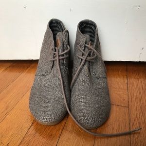 Tom’s Herringbone Wedges